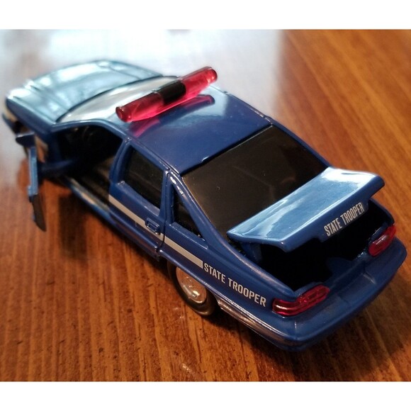 Wisconsin State Police Road Champs die cast police car 1:43 scale - Picture 4 of 11